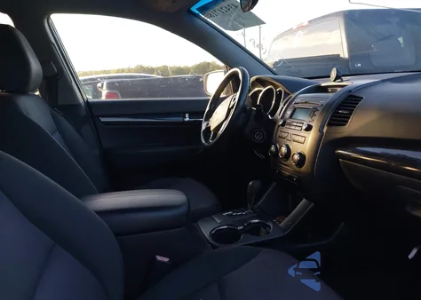 2012 Kia Sorento Lx z USA, uszkodzony, nr VIN 5XYKT4A6XCG266361